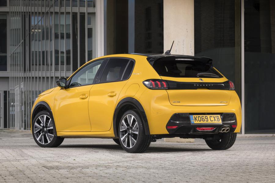  Peugeot 208 GT-Line 2019 года  (UK) (фото 7 из 16)